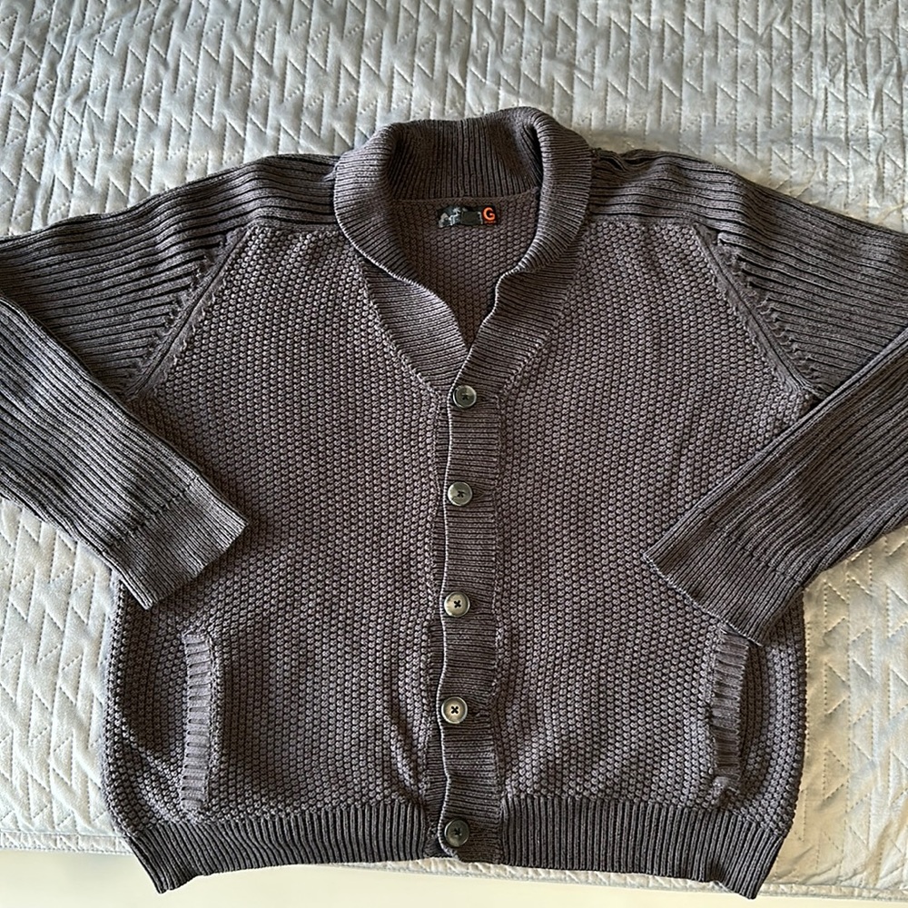EUC G by Guess men’s gray button up cardigan w/pockets